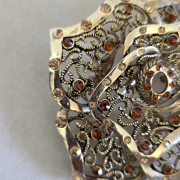 Vintage Statement Gold Flower Brooch Pin - Picture 3 of 7
